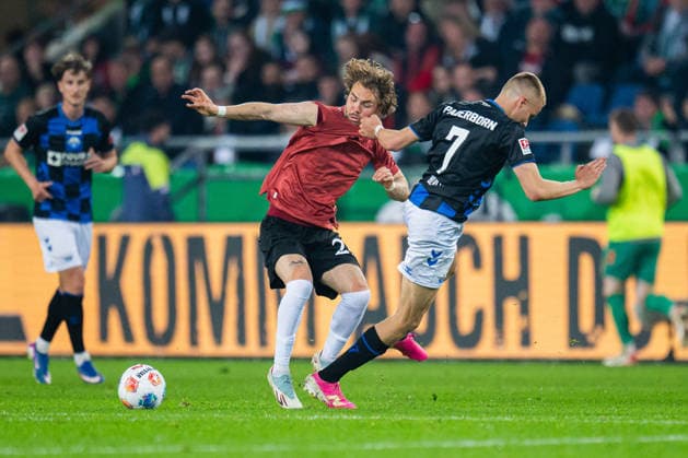 18 04 2026 Soccer, 2025 2026, 2 Bundesliga, Matchday 30, Hannover 96 SC Paderborn 07 L R Kolja Oudenne Hannover , Filip Bilbija Paderborn DFL REGULATIONS PROHIBIT ANY USE OF PHOTOGRAPHS AS IMAGE SEQUENCES AND OR QUASI VIDEO