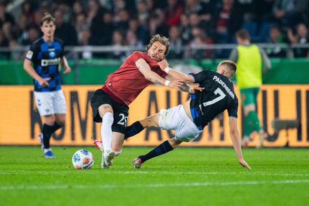18 04 2026 Soccer, 2025 2026, 2 Bundesliga, Matchday 30, Hannover 96 SC Paderborn 07 L R Kolja Oudenne Hannover , Filip Bilbija Paderborn DFL REGULATIONS PROHIBIT ANY USE OF PHOTOGRAPHS AS IMAGE SEQUENCES AND OR QUASI VIDEO