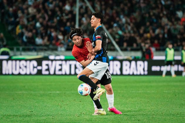 2 Bundesliga Hannover 96 vs SC Paderborn, 18 04 2026 Daisuke Yokota Hannover 96, 18 vs Santiago Castaneda SC Paderborn 07, 5 , duel Football, 2 Bundesliga, Matchday 30 Hannover 96 vs SC Paderborn on 18 04 2026 at Heinz von Heiden Arena, Hannover DFL REGULATIONS PROHIBIT ANY USE OF PHOTOGRAPHS AS IMAGE SEQUENCES AND OR QUASI VIDEO Copyright: xBEAUTIFULxSPORTS Tonhäuserx