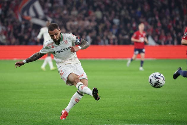 FOOTBALL : LOSC Lille vs OGC Nice- Ligue 1 J30 - 18 04 2026 Jonathan CLAUSS (OGC Nice) lors du match LOSC Lille vs OGC Nice, Ligue 1 J30, Decathlon Arena stade Pierre Mauroy, le 18 avril 2026 - photo Laurent Sanson PsnewZ  Copyright: xLaurentxSANSONx xPsnewZx