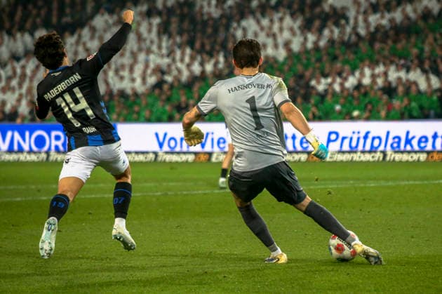 Germany Soccer 2 Bundesliga 2025 2026, Matchday 30 Hannover 96 vs SC Paderborn 07 Heinz von Heiden Arena Stadion Hannover Nahuel Noll Hannover 96, 1 Mika Baur SC Paderborn 07, 14 Hannover Copyright: xAymanxAlahmedx