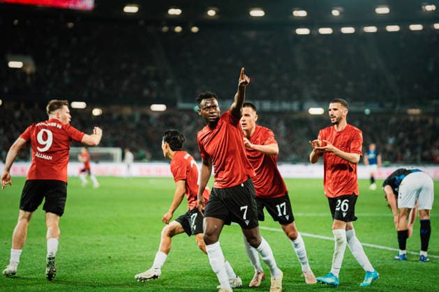 2 Bundesliga Hannover 96 vs SC Paderborn, 18 04 2026 GOAL, CHEER for 1 1 by Paul Benjamin Sven Eber Källman Hannover 96, 9 , here with Mustapha Bundu Hannover 96, 7 Soccer, 2 Bundesliga, Matchday 30 Hannover 96 vs SC Paderborn on 18 04 2026 at Heinz von Heiden Arena, Hannover DFL REGULATIONS PROHIBIT ANY USE OF PHOTOGRAPHS AS IMAGE SEQUENCES AND OR QUASI VIDEO Copyright: xBEAUTIFULxSPORTS Tonhäuserx