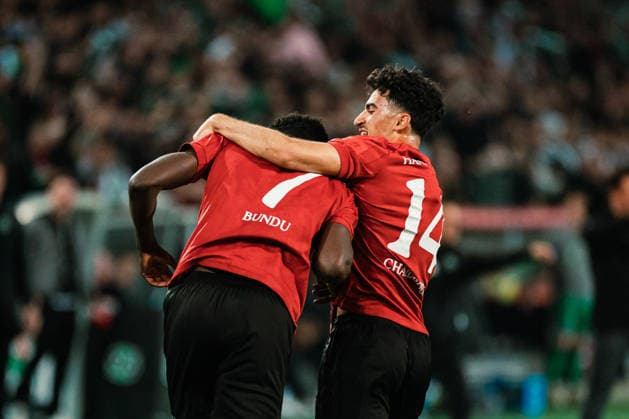 2 Bundesliga Hannover 96 vs SC Paderborn, 18 04 2026 GOAL, CHEER for 1 1 by Paul Benjamin Sven Eber Källman Hannover 96, 9 , here Husseyn Chakroun Hannover 96, 14 with Mustapha Bundu Hannover 96, 7 Soccer, 2 Bundesliga, Matchday 30 Hannover 96 vs SC Paderborn on 18 04 2026 at Heinz von Heiden Arena, Hannover DFL REGULATIONS PROHIBIT ANY USE OF PHOTOGRAPHS AS IMAGE SEQUENCES AND OR QUASI VIDEO Copyright: xBEAUTIFULxSPORTS Tonhäuserx