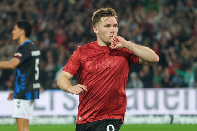 2 Bundesliga Hannover 96 SC Paderborn on 18 04 2026 at Heinz von Heiden Arena in Hannover Cheering, goal celebration, goal scorer Benjamin Källman Kaellman Hannover 9 celebrates after his goal to make it 1 - 1 MH