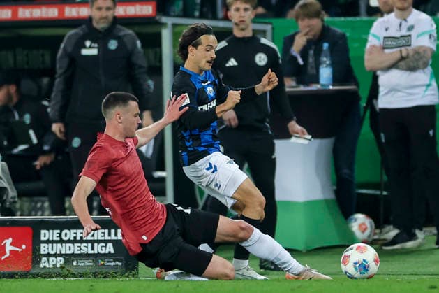 Bastian Allgeier Hannover 96 and Mika Baur SC Paderborn 07 battle for the ball, 2 Bundesliga, Hannover 96 v SC Paderborn 07, Heinz von Heiden Arena on April 18, 2026 in Hanover, Germany Photo by Marco Steinbrenner DeFodi Images Bastian Allgeier Hannover 96 and Mika Baur SC Paderborn 07 battle for the ball, 2 Bundesliga, Hannover 96 v SC Paderborn 07, Heinz von Heiden Arena, April 18, 2026 in Hanover, Germany Photo by Marco Steinbrenner DeFodi Images