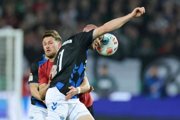 Enzo Leopold Hannover 96 and Sven Michel SC Paderborn 07 battle for the ball, 2 Bundesliga, Hannover 96 v SC Paderborn 07, Heinz von Heiden Arena on April 18, 2026 in Hanover, Germany Photo by Marco Steinbrenner DeFodi Images Enzo Leopold Hannover 96 and Sven Michel SC Paderborn 07 battle for the ball, 2 Bundesliga, Hannover 96 v SC Paderborn 07, Heinz von Heiden Arena, April 18, 2026 in Hanover, Germany Photo by Marco Steinbrenner DeFodi Images