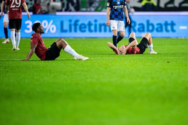 18 04 2026 Soccer, 2025 2026, 2 Bundesliga, Matchday 30, Hannover 96 SC Paderborn 07 L R Ime Okon Hannover , Stefan Teitur Thordarson Hannover DFL REGULATIONS PROHIBIT ANY USE OF PHOTOGRAPHS AS IMAGE SEQUENCES AND OR QUASI VIDEO