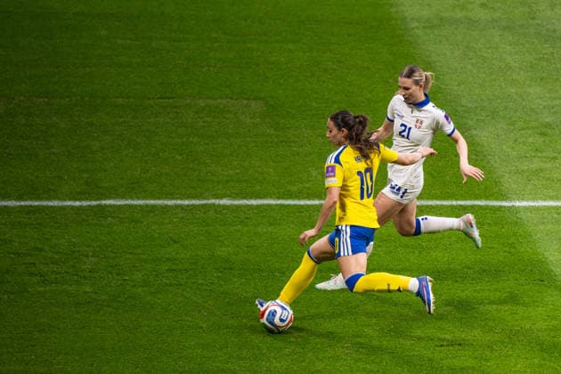 260418 Rosa Kafaji of Sweden and Zivana Stupar of Serbia during the FIFA Women s World Cup Qualifier football match between Sweden and Serbia on April 18, 2026 in Stockholm Photo Johanna Säll BILDBYRAN kod JL JZ0701 fotboll football soccer fotball vm kval kval fifa womens world cup qualifier qualifier sverige sweden serbien serbia dam bbeng women kvinner  Copyright: JOHANNAxSÄLL BB260418ZX056