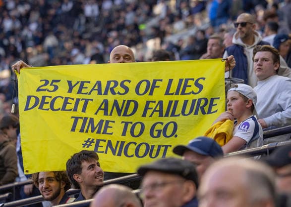 Tottenham Hotspur v Brighton and Hove Albion, Premier League, Football, Tottenham Hotspur Stadium, London, UK - 18 Apr 2026 Tottenham Hotspur fan holds up a banner that states 25 years of lies and failure. Time to go. enicout London Tottenham Hotspur Stadium Tottenham GBR, UK NEWSPAPERS OUT Copyright: xEllixBirchx