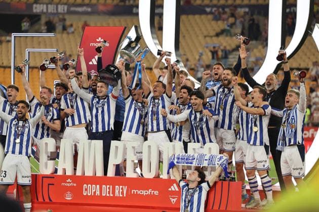 Spanish Copa del Rey Final - Atletico de Madrid v Real Sociedad,Estadio De La Cartuja . Players of Real Sociedad celebrates the victory against Atletico Madrif during the Spanish Copa del Rey match between Atletico de Madrid and Real Sociedad at Estadio de La Cartuja on April 18, 2026 in Seville , Spain. Seville Seville , Spain , 18 April 2026. Andalucia Spain Copyright: xloulidiphotox