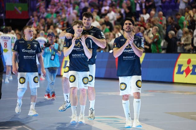 GER, Lanxess Arena Koeln, HBL, LIDL FINAL4, Men, 2 Semifinal bergischer HC vs SC Magdeburg 18 04 2026, Lanxess Arena , Koeln , GER, Lanxess Arena Koeln, HBL, LIDL FINAL4, Men, 2 Semifinal bergischer HC vs SC Magdeburg, in the picture the BHC team is happy that they won and entered the final, Noah Beyer BHC 2 , Julian Fuchs BHC 46 , Aron Seesing BHC 49 , Eloy Morante Maldonado BHC 33 , nordphotoxGmbHx xMeuter nph00351