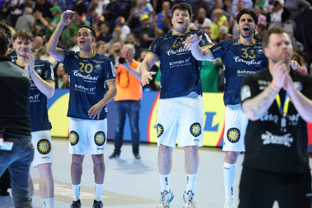 GER, Lanxess Arena Koeln, HBL, LIDL FINAL4, Men, 2 Semifinal bergischer HC vs SC Magdeburg 18 04 2026, Lanxess Arena , Koeln , GER, Lanxess Arena Koeln, HBL, LIDL FINAL4, Men, 2 Semifinal bergischer HC vs SC Magdeburg, in the picture the team of the BHC is happy that they won and entered the final, Noah Beyer BHC 2 , Julian Fuchs BHC 46 , Aron Seesing BHC 49 , Eloy Morante Maldonado BHC 33 , Belal Ibrahim Massoud BHC 20 , nordphotoxGmbHx xMeuter nph00351