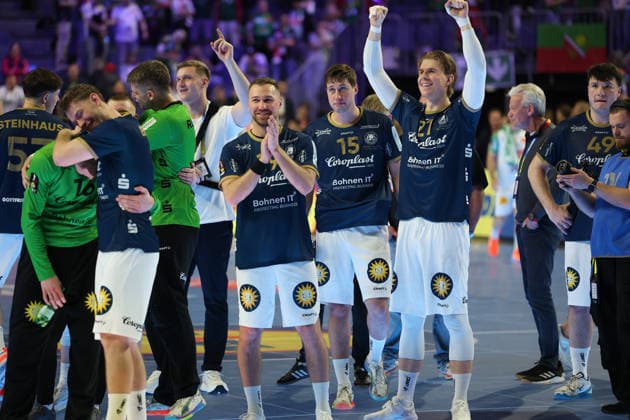 GER, Lanxess Arena Koeln, HBL, LIDL FINAL4, Men, 2 Semifinal bergischer HC vs SC Magdeburg 18 04 2026, Lanxess Arena , Koeln , GER, Lanxess Arena Koeln, HBL, LIDL FINAL4, Men, 2 Semifinal bergischer HC vs SC Magdeburg, in the picture the team of the BHC is happy that they have won and entered the final, nordphotoxGmbHx xMeuter nph00351