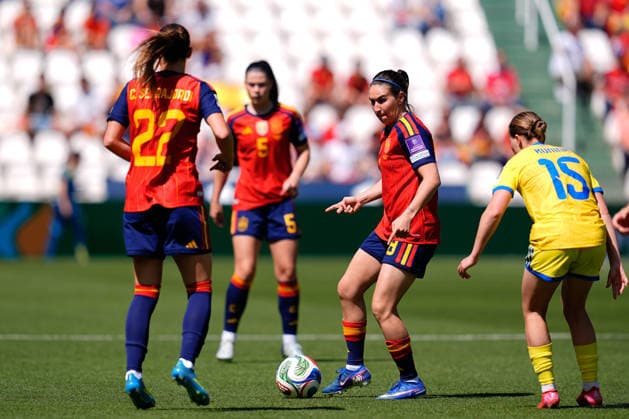 April 18, 2026, Cordoba, Cordoba, Spain: Mariona Caldentey of Spain plays the ball during the European WomenÃ¢â‚¬â ¢s qualifiers for the FIFA WomenÃ¢â‚¬â ¢s World Cup 2027, League Phase MD4, football match played between Spain and Ukraine at Bahrain Victorious Nuevo Arcangel stadium on April 18, 2026, in Cordoba, Spain. Cordoba Spain - ZUMAa181 20260418_zaa_a181_095 Copyright: xDennisxAgyemanx