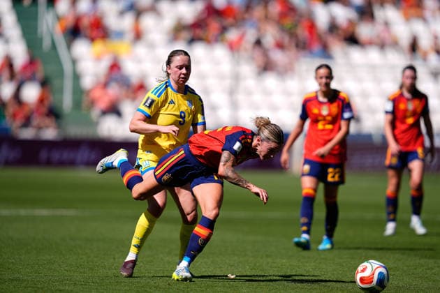 April 18, 2026, Cordoba, Cordoba, Spain: Maria Pilar Leon of Spain and Tanya Boychuk of Ukraine compete for the ball during the European WomenÃ¢â‚¬â ¢s qualifiers for the FIFA WomenÃ¢â‚¬â ¢s World Cup 2027, League Phase MD4, football match played between Spain and Ukraine at Bahrain Victorious Nuevo Arcangel stadium on April 18, 2026, in Cordoba, Spain. Cordoba Spain - ZUMAa181 20260418_zaa_a181_117 Copyright: xDennisxAgyemanx