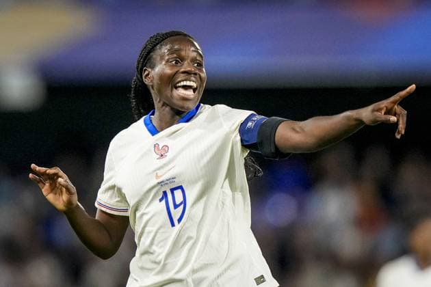 AUXERRE - (lr) Griedge Mbock of France during the World Cup Qualifying match between France (women) and the Netherlands (women) at Stade AbbÃ -Deschamps on 18 April 2026 in Auxerre, France. TOBIAS KLEUVER ANP FIFA Women s World Cup 2027 Qualifier 2025-2026 xVIxANPxSportx xxANPxIVx 556158529 originalFilename: 556158529.jpg
