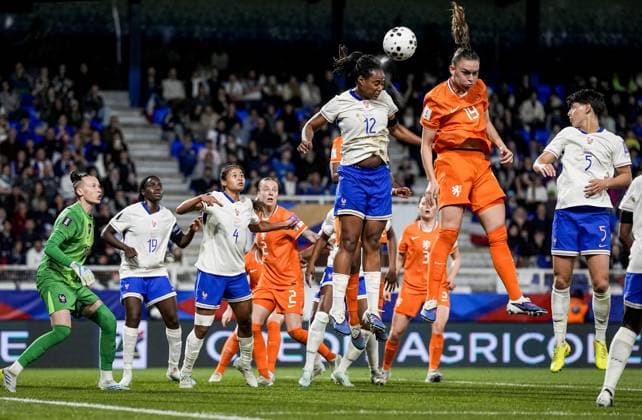 AUXERRE - (lr) Marie-Antoinette Katoto of France, RomÃ e Leuchter of the Netherlands during the World Cup Qualifying match between France (women) and the Netherlands (women) at Stade AbbÃ -Deschamps on 18 April 2026 in Auxerre, France. TOBIAS KLEUVER ANP FIFA Women s World Cup 2027 Qualifier 2025-2026 xVIxANPxSportx xxANPxIVx 556158538 originalFilename: 556158538.jpg