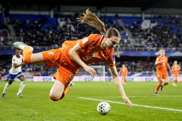 AUXERRE - Lotte Keukelaar of the Netherlands during the World Cup Qualifying match between France (women) and the Netherlands (women) at Stade AbbÃ -Deschamps on 18 April 2026 in Auxerre, France. TOBIAS KLEUVER ANP FIFA Women s World Cup 2027 Qualifier 2025-2026 xVIxANPxSportx xxANPxIVx 556158540 originalFilename: 556158540.jpg