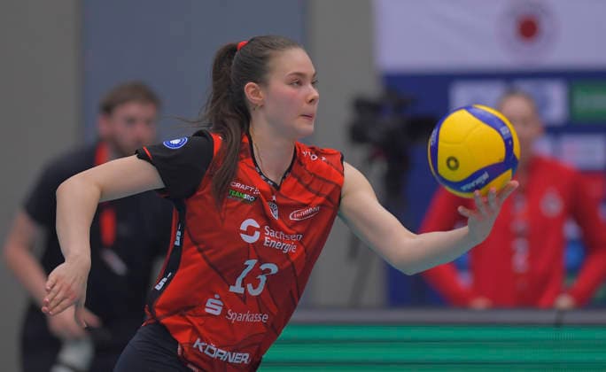 18 04 2026, Dresdens Florentine Rosemann serving, Volleyball, Women, Final round, Dresdner SC VfB Suhl 2 3, c Dresden