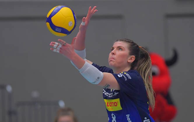 18 04 2026, Suhls Mackenzy Foley serving, volleyball, women, final round, Dresdner SC VfB Suhl, c Dresden