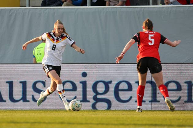 18 04 2026, xgrfx, Soccer World Cup Qualification Women, Austria Germany v l Vivien Endemann German Womens National Team , Claudia Wenger Austria DFL DFB REGULATIONS PROHIBIT ANY USE OF PHOTOGRAPHS as IMAGE SEQUENCES and or QUASI VIDEO Ried