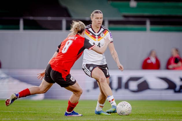 AUSTRIA - GERMANY WOMEN Larissa Muhlhaus of Germany and Werder Bremen and Barbara Dunst of Austria and Bayern Munich during the league phase of 2027 FIFA Women s World Cup European Qualifiers League A football match between Austria and Germany. Josko Arena, Ried im Innkreis, Austria, April 18, 2026. Photo by Branislav Racko Copyright: xx 080A4333