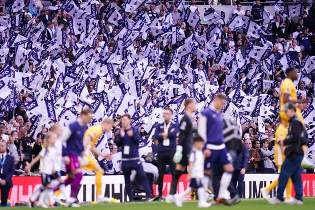 Premier League: Tottenham Hotspur v Brighton & Hove Albion Tottenham supporters wave their flags as the players walk out during the Premier League match Tottenham Hotspur vs Brighton & Hove Albion at Tottenham Hotspur Stadium, London, United Kingdom on 18 April 2026 (Photo by Harvey Murphy News Images) Copyright: xHarveyxMurphy NewsxImagesx