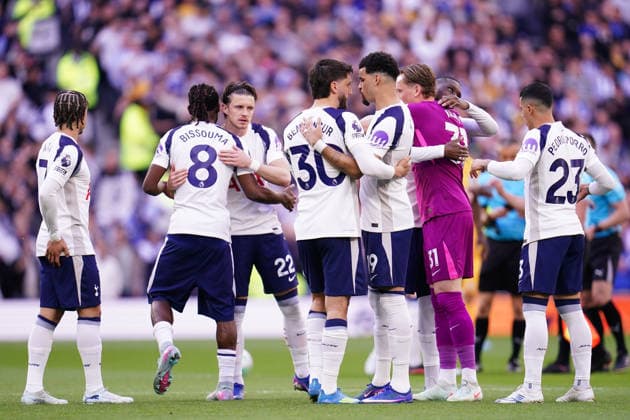 Premier League: Tottenham Hotspur v Brighton & Hove Albion Tottenham hotspur players ahead of kick off during the Premier League match Tottenham Hotspur vs Brighton & Hove Albion at Tottenham Hotspur Stadium, London, United Kingdom on 18 April 2026 (Photo by Harvey Murphy News Images) Copyright: xHarveyxMurphy NewsxImagesx