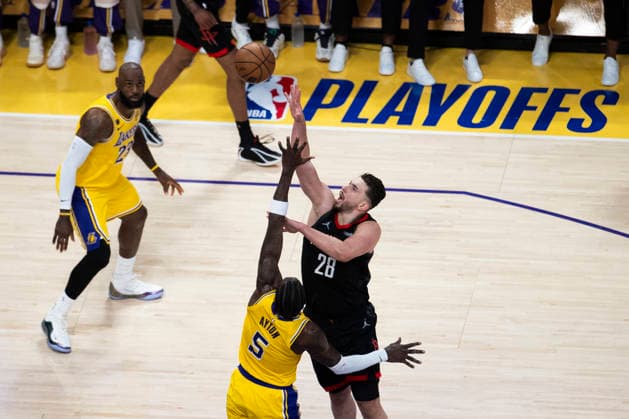 April 18, 2026, Los Angeles, California, USA: Houston RocketsÃ¢â‚¬â ¢ Alperen Sengun (28) shoots against Los Angeles LakersÃ¢â‚¬â ¢ Deandre Ayton (5) during Game 1 of a first-round NBA, Basketball Herren, USA playoff series at Crypto.com Arena on Saturday, April 18, 2026 in Los Angeles. Los Angeles USA - ZUMAc68_ 20260418_zaf_c68_002 Copyright: xRingoxChiux