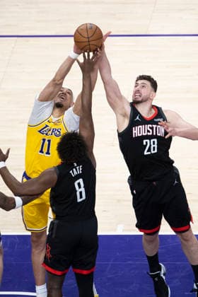 April 18, 2026, Los Angeles, California, USA: Los Angeles LakersÃ¢â‚¬â ¢ Jaxson Hayes (11) vies for the ball against Houston RocketsÃ¢â‚¬â ¢ Alperen Sengun (28) and JaeÃ¢â‚¬â ¢Sean Tate (8) during Game 1 of a first-round NBA, Basketball Herren, USA playoff series at Crypto.com Arena on Saturday, April 18, 2026 in Los Angeles. Los Angeles USA - ZUMAc68_ 20260418_zaf_c68_028 Copyright: xRingoxChiux