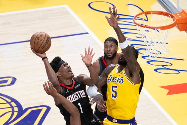 April 18, 2026, Los Angeles, California, USA: Houston RocketsÃ¢â‚¬â ¢ Amen Thompson (1) shoots against Los Angeles LakersÃ¢â‚¬â ¢ Deandre Ayton (5) during Game 1 of a first-round NBA, Basketball Herren, USA playoff series at Crypto.com Arena on Saturday, April 18, 2026 in Los Angeles. Los Angeles USA - ZUMAc68_ 20260418_zaf_c68_048 Copyright: xRingoxChiux