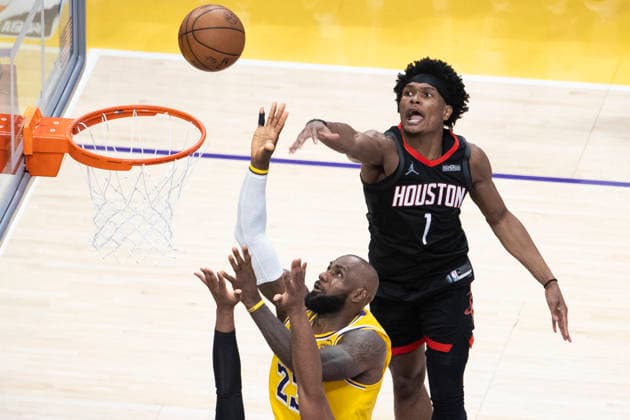 April 18, 2026, Los Angeles, California, USA: Los Angeles LakersÃ¢â‚¬â ¢ LeBron James (23) goes to the basket under pressure from Houston RocketsÃ¢â‚¬â ¢ Josh Okogie (20) and Amen Thompson (1) during Game 1 of a first-round NBA, Basketball Herren, USA playoff series at Crypto.com Arena on Saturday, April 18, 2026 in Los Angeles. Los Angeles USA - ZUMAc68_ 20260418_zaf_c68_045 Copyright: xRingoxChiux