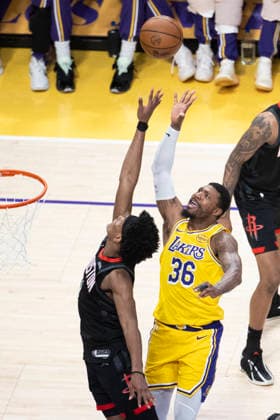 April 18, 2026, Los Angeles, California, USA: Los Angeles LakersÃ¢â‚¬â ¢ Marcus Smart (36) shoots against Houston RocketsÃ¢â‚¬â ¢ Amen Thompson (1) during Game 1 of a first-round NBA, Basketball Herren, USA playoff series at Crypto.com Arena on Saturday, April 18, 2026 in Los Angeles. Los Angeles USA - ZUMAc68_ 20260418_zaf_c68_055 Copyright: xRingoxChiux