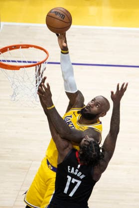 April 18, 2026, Los Angeles, California, USA: Los Angeles LakersÃ¢â‚¬â ¢ LeBron James (23) shoots against Houston RocketsÃ¢â‚¬â ¢ Tari Eason (17) during Game 1 of a first-round NBA, Basketball Herren, USA playoff series at Crypto.com Arena on Saturday, April 18, 2026 in Los Angeles. Los Angeles USA - ZUMAc68_ 20260418_zaf_c68_057 Copyright: xRingoxChiux