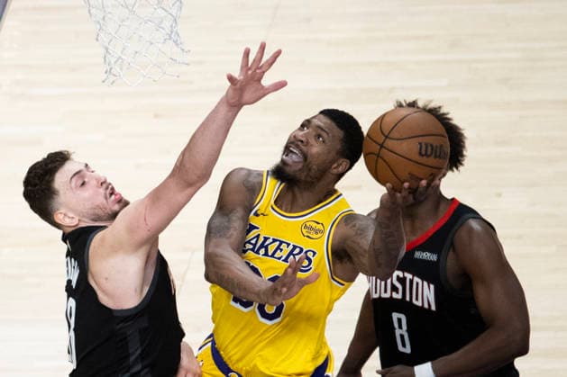 April 18, 2026, Los Angeles, California, USA: Los Angeles LakersÃ¢â‚¬â ¢ Marcus Smart (36) goes to the basket under pressure from Houston RocketsÃ¢â‚¬â ¢ Alperen Sengun (28) during Game 1 of a first-round NBA, Basketball Herren, USA playoff series at Crypto.com Arena on Saturday, April 18, 2026 in Los Angeles. Los Angeles USA - ZUMAc68_ 20260418_zaf_c68_059 Copyright: xRingoxChiux