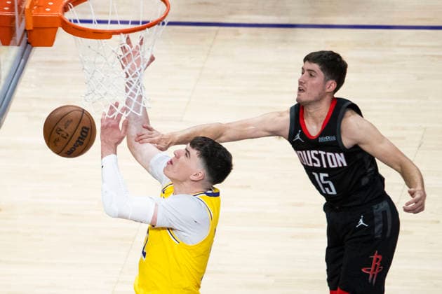 April 18, 2026, Los Angeles, California, USA: Los Angeles LakersÃ¢â‚¬â ¢ Jake LaRavia (12) goes to the basket under pressure from Houston RocketsÃ¢â‚¬â ¢ Reed Sheppard (15) during Game 1 of a first-round NBA, Basketball Herren, USA playoff series at Crypto.com Arena on Saturday, April 18, 2026 in Los Angeles. Los Angeles USA - ZUMAc68_ 20260418_zaf_c68_061 Copyright: xRingoxChiux
