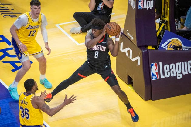 April 18, 2026, Los Angeles, California, USA: Houston RocketsÃ¢â‚¬â ¢ JaeÃ¢â‚¬â ¢Sean Tate (8) saves a ball from going out of bounds against Los Angeles LakersÃ¢â‚¬â ¢ Marcus Smart (36) during Game 1 of a first-round NBA, Basketball Herren, USA playoff series at Crypto.com Arena on Saturday, April 18, 2026 in Los Angeles. Los Angeles USA - ZUMAc68_ 20260418_zaf_c68_063 Copyright: xRingoxChiux