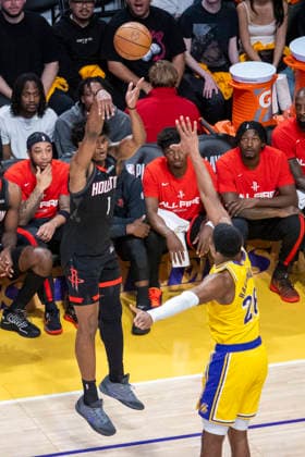 April 18, 2026, Los Angeles, California, USA: Houston RocketsÃ¢â‚¬â ¢ Amen Thompson (1) shoots against Los Angeles LakersÃ¢â‚¬â ¢ Rui Hachimura (28) during Game 1 of a first-round NBA, Basketball Herren, USA playoff series at Crypto.com Arena on Saturday, April 18, 2026 in Los Angeles. Los Angeles USA - ZUMAc68_ 20260418_zaf_c68_067 Copyright: xRingoxChiux