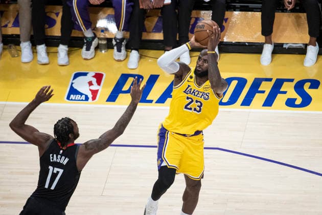 April 18, 2026, Los Angeles, California, USA: Los Angeles LakersÃ¢â‚¬â ¢ LeBron James (23) shoots against Houston RocketsÃ¢â‚¬â ¢ Tari Eason (17) during Game 1 of a first-round NBA, Basketball Herren, USA playoff series at Crypto.com Arena on Saturday, April 18, 2026 in Los Angeles. Los Angeles USA - ZUMAc68_ 20260418_zaf_c68_068 Copyright: xRingoxChiux
