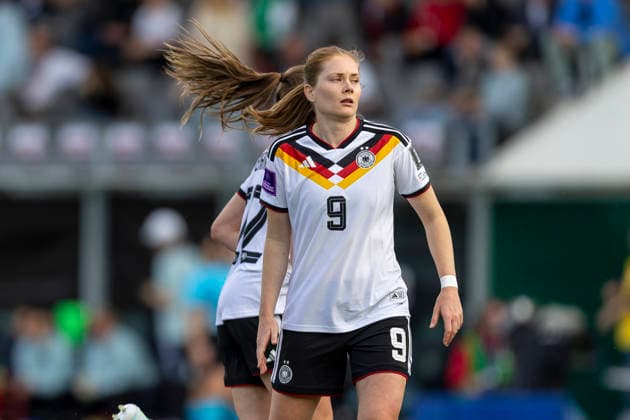 AUT, Ried im Innkreis, Fußball, Frauen WM Qualifikation, 4 Spieltag, Oesterreich vs Deutschland im Bild v l Sjoeke Nuesken Germany 09 , 18 04 2026, BWT X Oberoesterreichische Arena Ried im Innkreis UEFA REGULATIONS PROHIBIT ANY USE OF PHOTOGRAPHS AS IMAGE SEQUENCES AND OR QUASI VIDEO, Copyright: HMBxMedia PaulxFritz