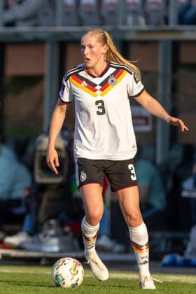 AUT, Ried im Innkreis, Fußball, Frauen WM Qualifikation, 4 Spieltag, Oesterreich vs Deutschland im Bild v l Camilla Kuever Germany 03 , Aktion mit Ball 18 04 2026, BWT X Oberoesterreichische Arena Ried im Innkreis UEFA REGULATIONS PROHIBIT ANY USE OF PHOTOGRAPHS AS IMAGE SEQUENCES AND OR QUASI VIDEO, Copyright: HMBxMedia PaulxFritz
