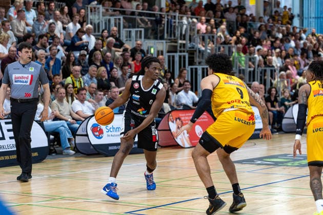 Efosa K Irobun Osawe Paderborn Baskets, 00 Tylan James Pope Bozic Estriche Knights Kirchheim, 09 GER, Bozic Estriche Knights Kirchheim vs Paderborn Baskets, BARMER 2 Basketball Bundesliga, 32 Matchday, Season 2025 2026, 18 04 2026 , GER, Bozic Estriche Knights Kirchheim vs Paderborn Baskets, BARMER 2 Basketball Bundesliga, 32 Matchday, Season 2025 2026, 18 04 2026 Photo Eibner Pressefoto Nina Sander Kirchheim an der Teck Copyright: xEibner-Pressefoto NinaxSanderx EP_NSR