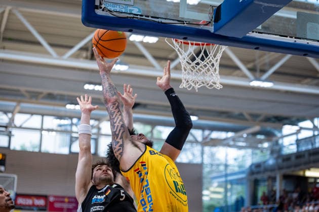 Matej Silic Paderborn Baskets, 05 Tylan James Pope Bozic Estriche Knights Kirchheim, 09 GER, Bozic Estriche Knights Kirchheim vs Paderborn Baskets, BARMER 2 Basketball Bundesliga, 32 Matchday, Season 2025 2026, 18 04 2026 , GER, Bozic Estriche Knights Kirchheim vs Paderborn Baskets, BARMER 2 Basketball Bundesliga, 32 Matchday, Season 2025 2026, 18 04 2026 Foto Eibner Pressefoto Nina Sander Kirchheim an der Teck Copyright: xEibner-Pressefoto NinaxSanderx EP_NSR