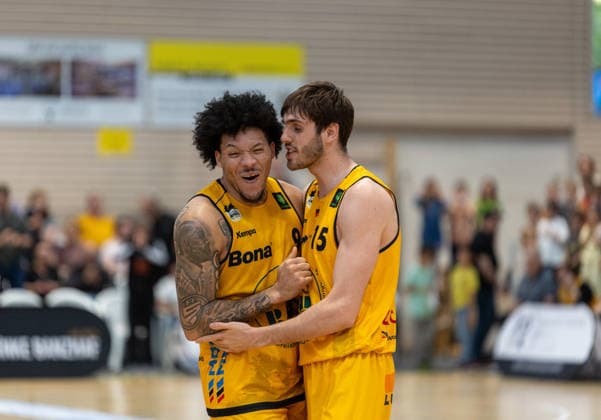 Nil Failenschmid Clavera Bozic Estriche Knights Kirchheim, 15 Tylan Pope Bozic Estriche Knights Kirchheim, 09 at the joint JUbel Bozic Estriche Knights Kirchheiml vs Paderborn Baskets, Basketball,Barmer Basketball 2 Bundesliga ProA, Matchday 32, Season 2025 2026, 18 04 2026, Bozic Estriche Knights Kirchheiml vs Paderborn Baskets, Basketball,Barmer Basketball 2 Bundesliga ProA, Matchday 32, Season 2025 2026, 18 04 2026 Kirchheim Copyright: xEibner-Pressefoto DavidexDixGiovx EP_DGI