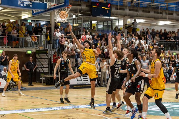 Tylan Pope Bozic Estriche Knights Kirchheim, 09 at the throw Bozic Estriche Knights Kirchheiml vs Paderborn Baskets, Basketball,Barmer Basketball 2 Bundesliga ProA, Matchday 32, Season 2025 2026, 18 04 2026, Bozic Estriche Knights Kirchheiml vs Paderborn Baskets, Basketball,Barmer Basketball 2 Bundesliga ProA, Matchday 32, Season 2025 2026, 18 04 2026 Kirchheim Copyright: xEibner-Pressefoto DavidexDixGiovx EP_DGI