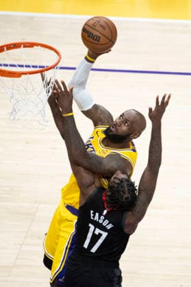 (260419) -- LOS ANGELES, April 19, 2026 -- Los Angeles Lakers LeBron James (top) shoots against Houston Rockets Tari Eason during the 2025-2026 NBA, Basketball Herren, USA first-round playoff series basketball match between Los Angeles Lakers and Houston Rockets in Los Angeles, the United States, April 18, 2026. (Photo by Xinhua) (SP)U.S.-LOS ANGELES-BASKETBALL-NBA-PLAYOFFS-LAKERS VS ROCKETS RingoxChiu 