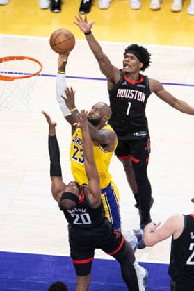 (260419) -- LOS ANGELES, April 19, 2026 -- Los Angeles Lakers LeBron James (C) goes to the basket during the 2025-2026 NBA, Basketball Herren, USA first-round playoff series basketball match between Los Angeles Lakers and Houston Rockets in Los Angeles, the United States, April 18, 2026. (Photo by Xinhua) (SP)U.S.-LOS ANGELES-BASKETBALL-NBA-PLAYOFFS-LAKERS VS ROCKETS RingoxChiu 
