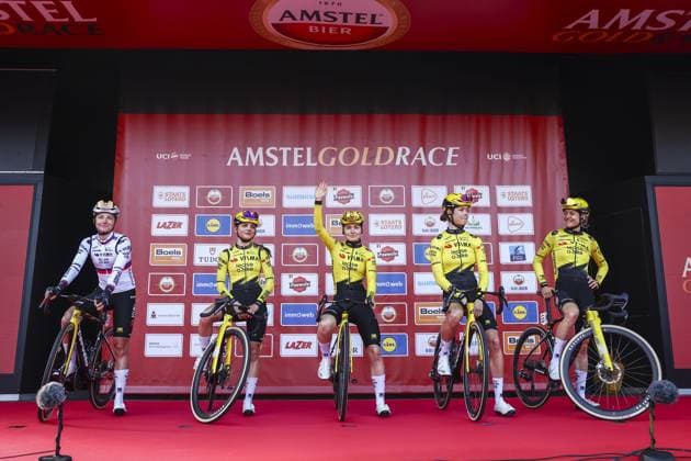 MAASTRICHT - Team Visma - Lease a Bike Women during the team presentation prior to the start of the 2026 Amstel Gold Race in Maastricht. VINCENT JANNINK ANP xVIxANPxSportx xxANPxIVx 556182381 originalFilename: 556182381.jpg