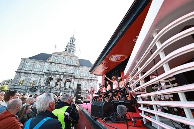 Maastricht, 19-04-2026, cycling, Amstel Gold Race, team presentation women, Team SD Worx-Protime, large crowd at the women s team presentation Amstel Gold Race 2026 Women  x203146440x Copyright:
