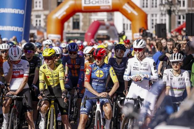 MAASTRICHT - The women prior to the start of the 2026 Amstel Gold Race in Maastricht. MARCEL VAN HOORN ANP xVIxANPxSportx xxANPxIVx 556183978 originalFilename: 556183978.jpg